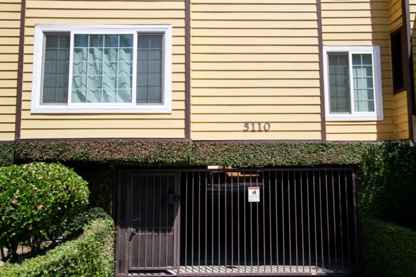 The parking for 5110 Tujunga Ave