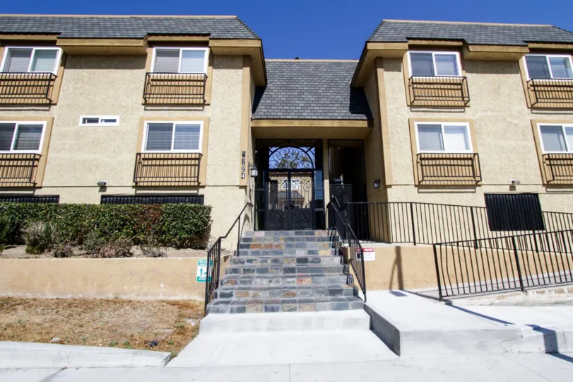 The entrance into 5224 Denny Ave in North Hollywood