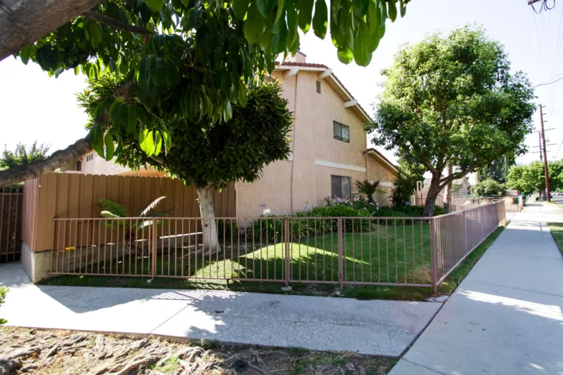 The building at 6525 Cleon Ave