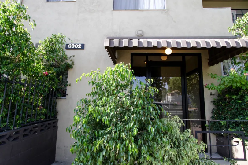 The entryway into 6902 Hinds Ave