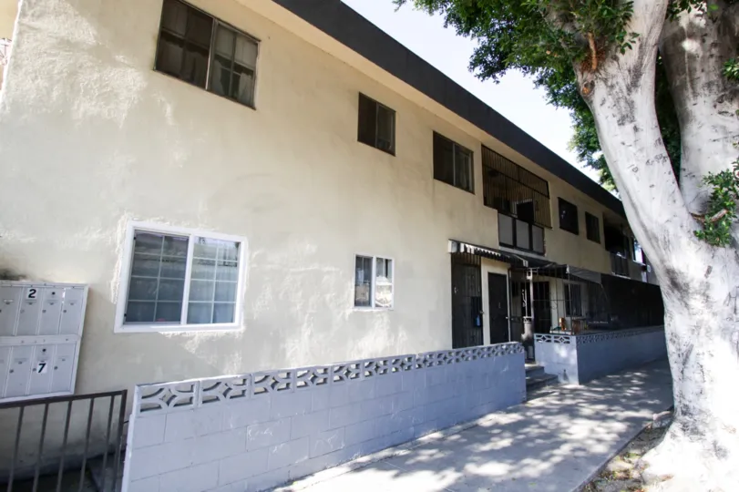 The entrance into 6904 Radford Ave