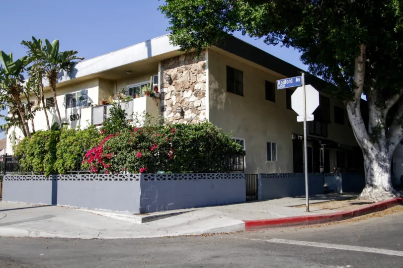 The building at 6904 Radford Ave in North Hollywood