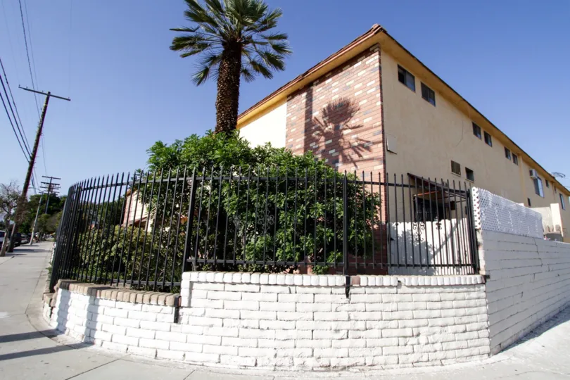 The landscaping at 7904 Laurel Canyon