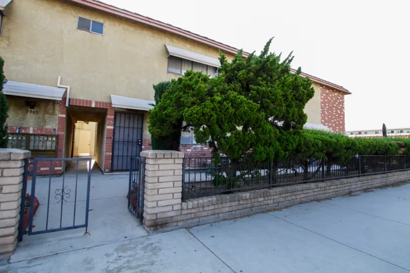 The entryway of 7905 Agnes Ave in North Hollywood