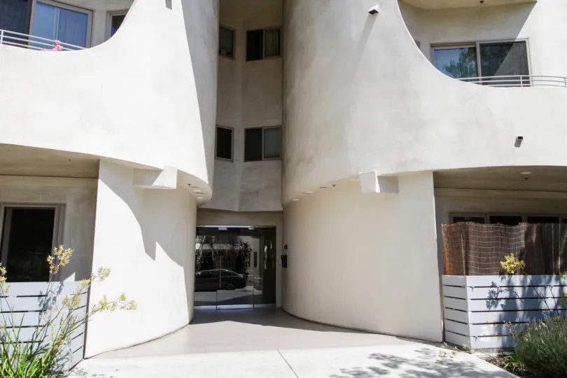 The entrance into Bakman Court
