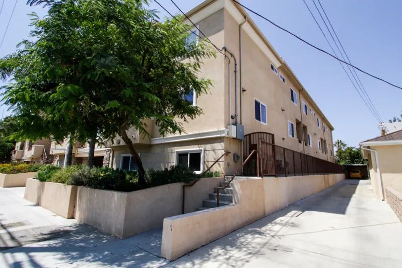 The side entrance into Bellaire Townhouses