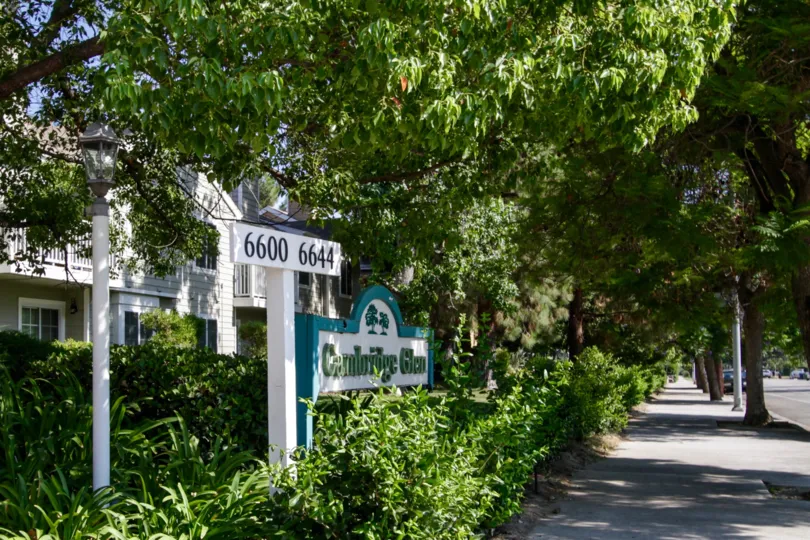 The address sign for Cambridge Glen