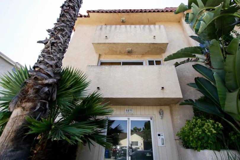 The front of the Denny Manor building in North Hollywood