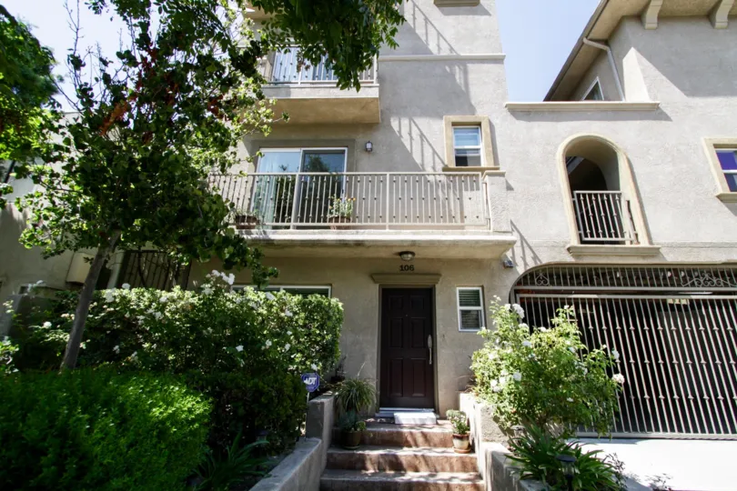 The entrance into Hesby Villas in North Hollywood