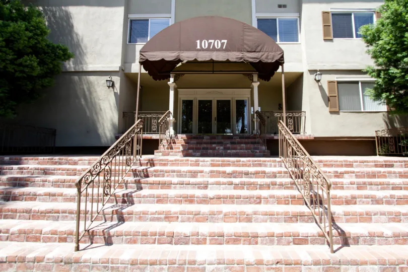 The stairs up to the entrance into La Toluca
