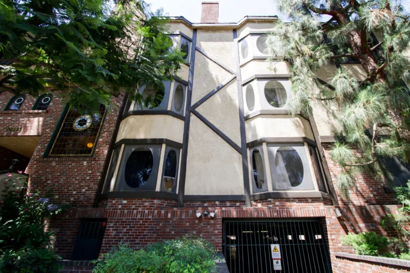 The Le Studio building