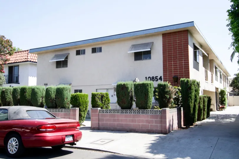 The curb at the Morrison Terrace in North Hollywood