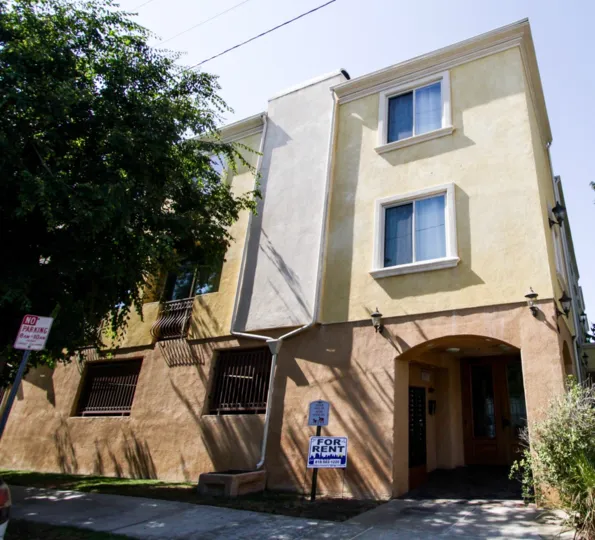 The entrance into Satsuma Villas in North Hollywood