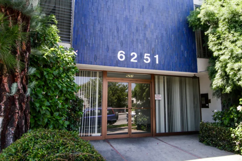 The entrance into Sutton Terrace North in North Hollywood