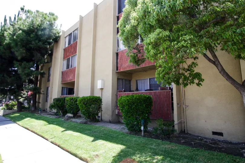 The sidewalk view of Sutton Terrace South in North Hollywood