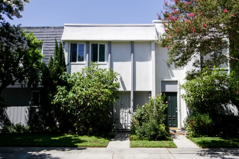 The entrances into Toluca Continental Townhomes