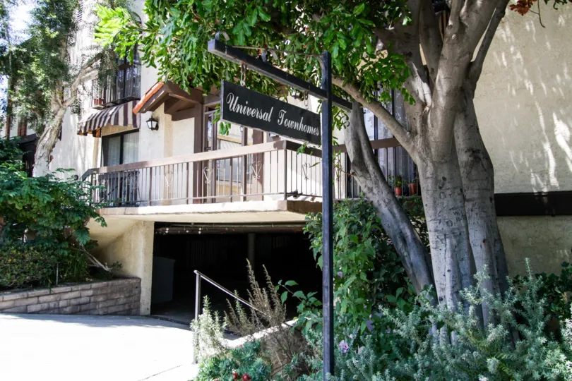 The sign welcoming you into Universal Townhomes in North Hollywood