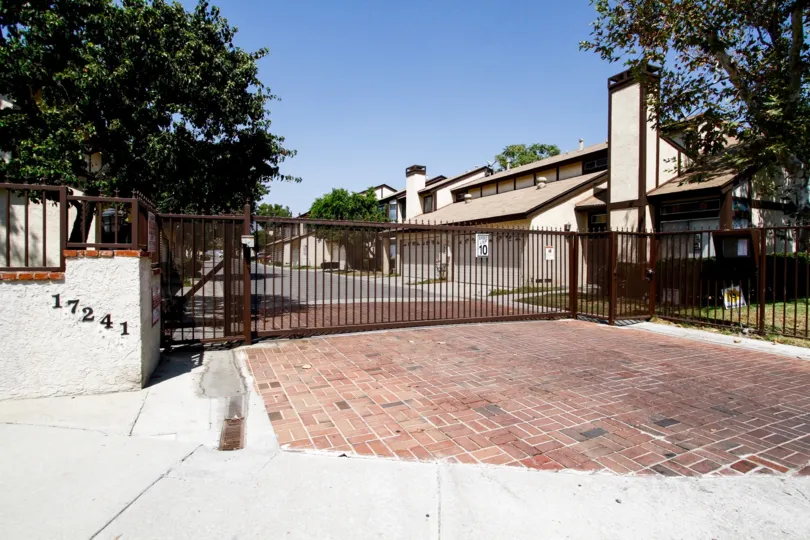 The entrance into 17241 Roscoe Blvd in Northridge CA