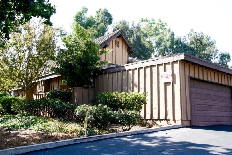 The drive into Northridge Gardens
