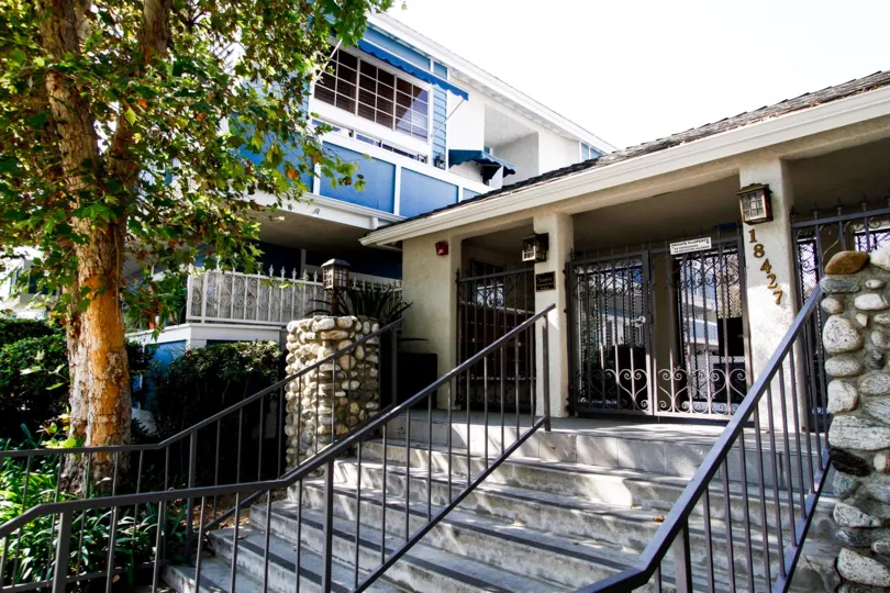 The entrance into the Stratford Condominiums in Northridge CA