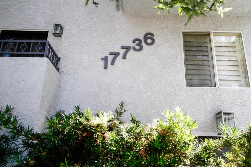 The address on the Superior Villas building