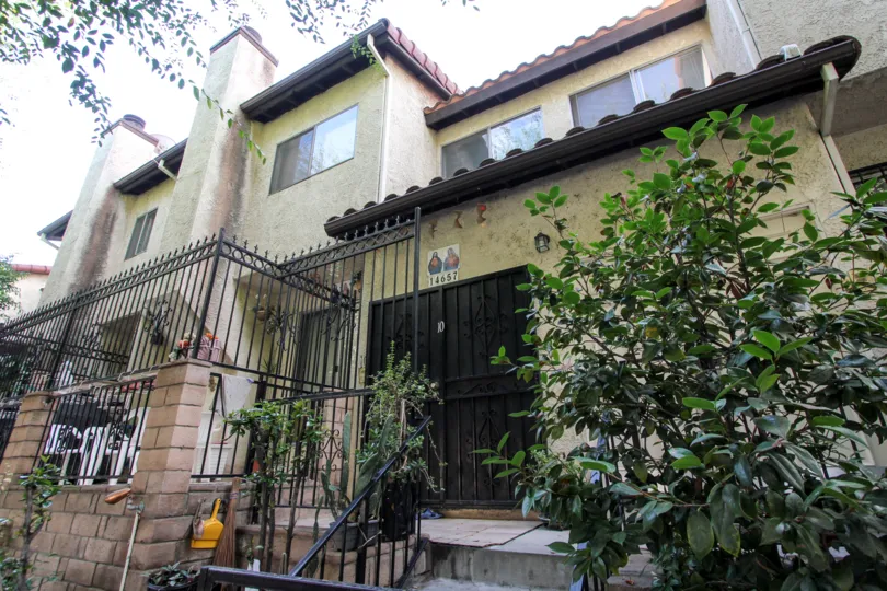 14657 Nordhoff St Panorama City California shining reflecting windows adds good look to the place