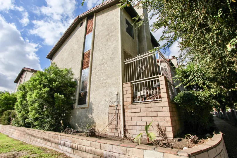 14657 Nordhoff St Panorama City California tall building with gigantic look from lower short