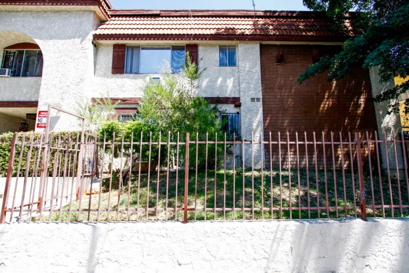 The fence surrounding Liu Lan