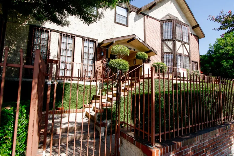 The entrance into Tobias Court in Panorama City California
