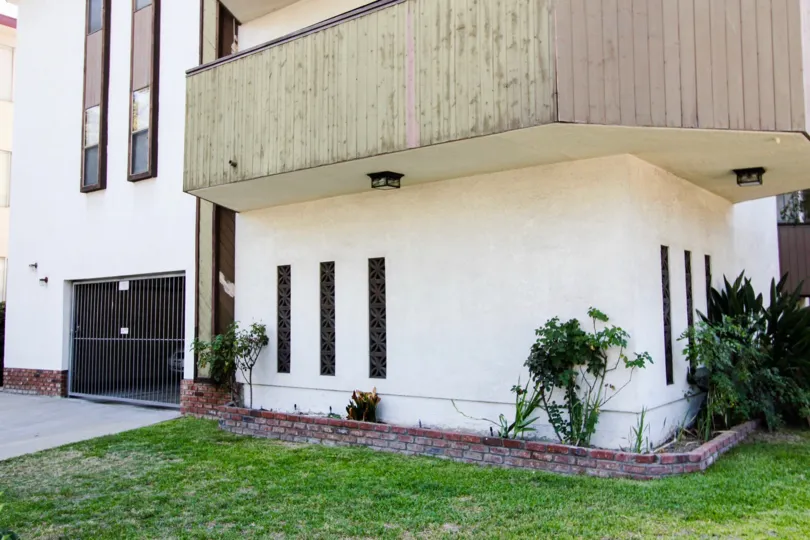 The yard in front of 1080 Cordova St