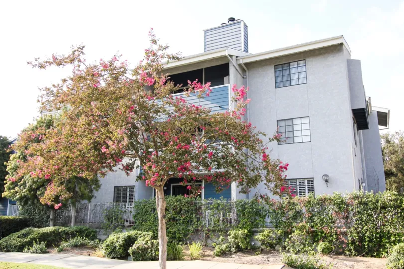 The view of the building at 1245 Cordova St in Pasadena, California