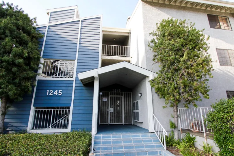 The entryway into 1245 Cordova St