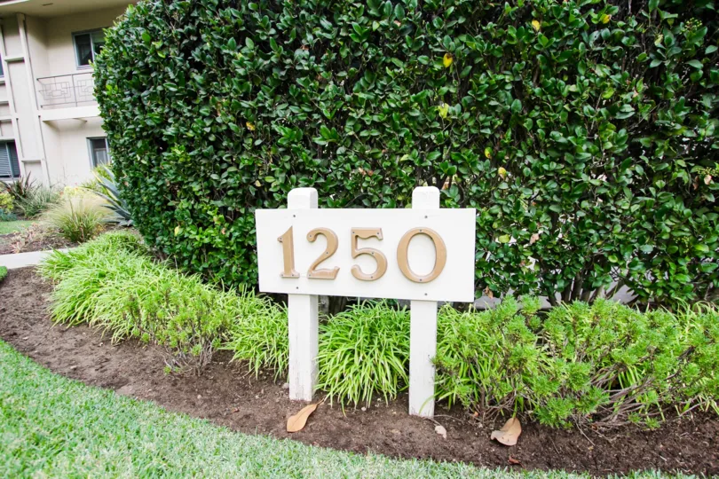 The address plaque at 1250 S Orange Grove Blvd in Pasadena, California