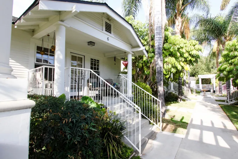 The entrance into 138 S Bonnie Ave