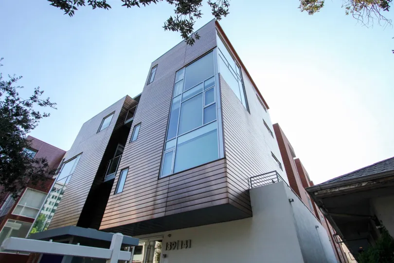 The building at 141 S Hudson Ave in Pasadena, California