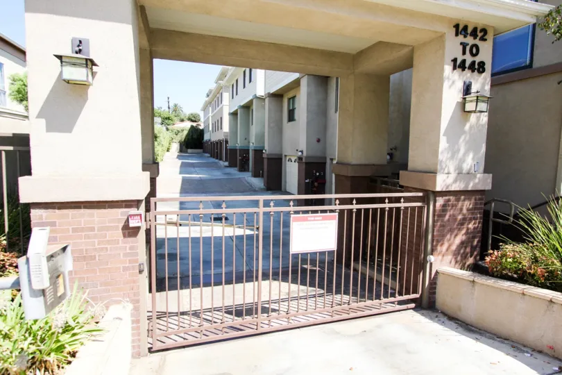 The parking for 1448 N Fair Oaks Ave