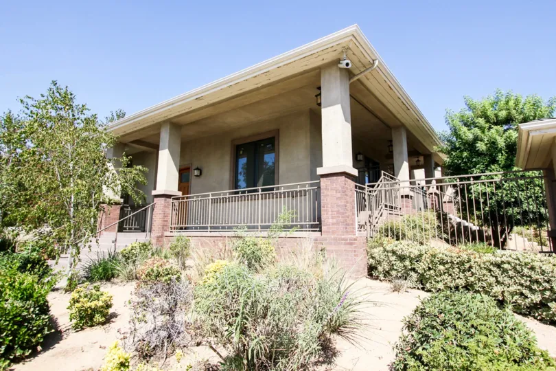 The landscaping around 1448 N Fair Oaks Ave in Pasadena, California