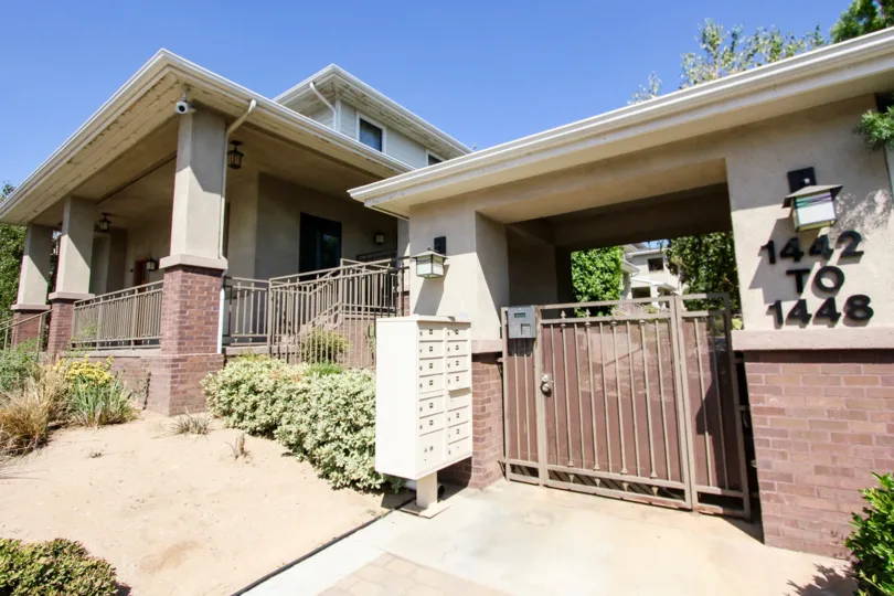 The shrubs around 1448 N Fair Oaks Ave in Pasadena, California