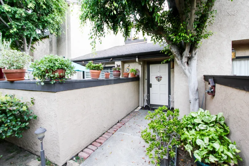 The sidewalk up to a unit at 1484 Corson St in Pasadena, California