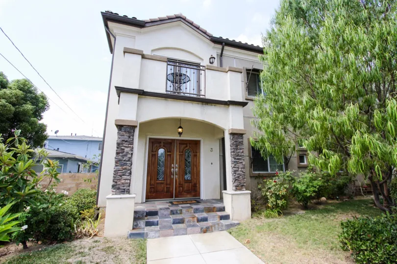 The entrance into 149 Harkness Ave