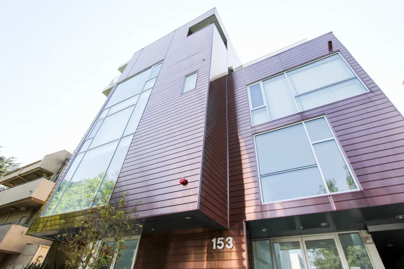 The view of the building at 153 S Hudson Ave