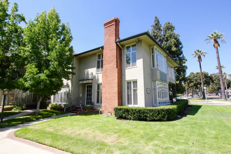 The landscaping around 155 S Orange Grove Blvd in Pasadena, California