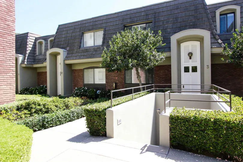 The entrances into the units at 211 S Orange Grove Blvd
