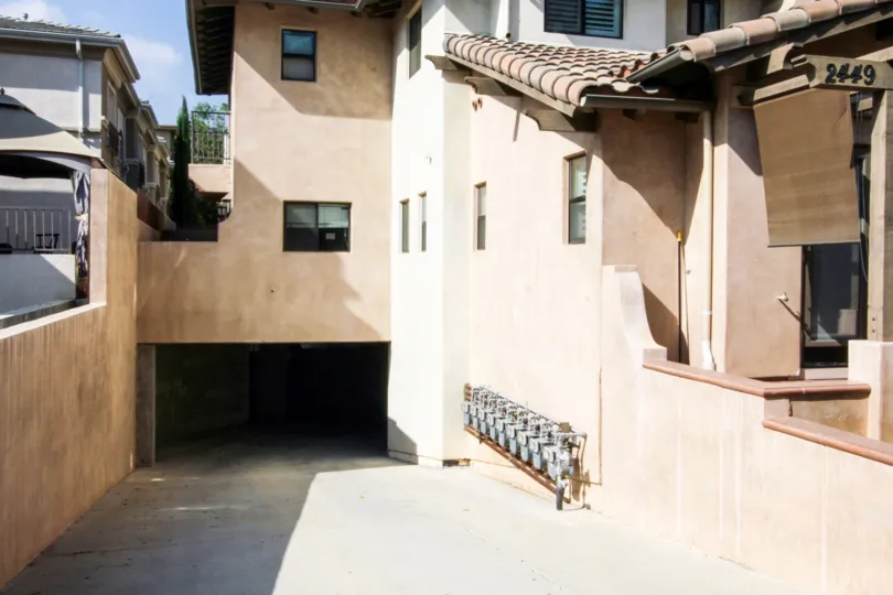 The parking for 2449 Oswego St in Pasadena, California