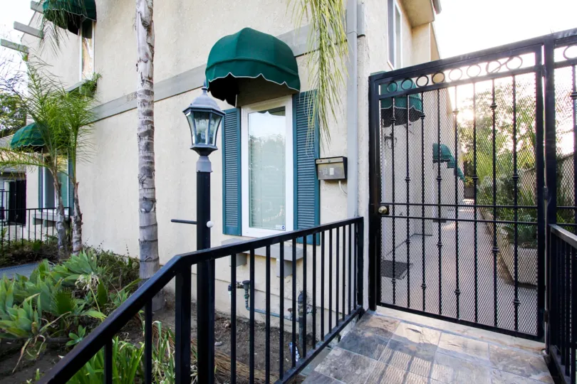 The gated entrance into 253 N Mar Vista Ave in Pasadena, California