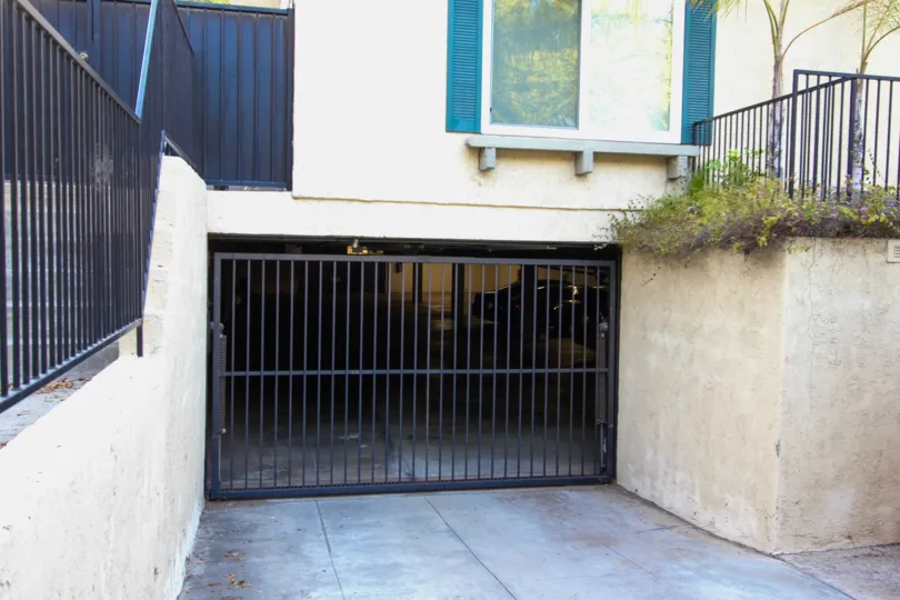 The parking garage at 253 N Mar Vista Ave