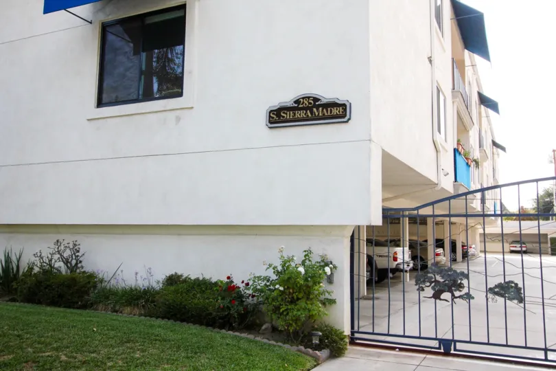 The address plaque on the building at 285 S Sierra Madre Blvd in Pasadena, California