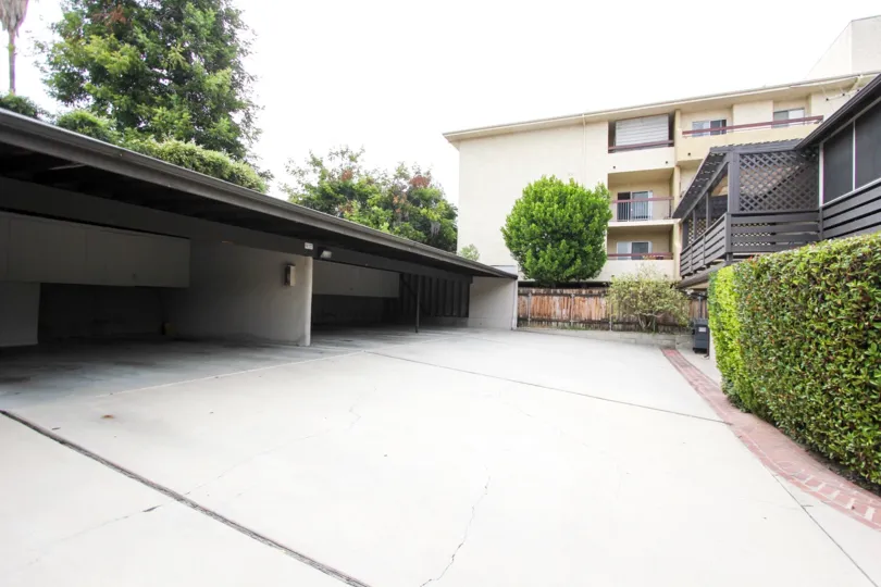 The parking for 355 S Euclid Ave in Pasadena, California