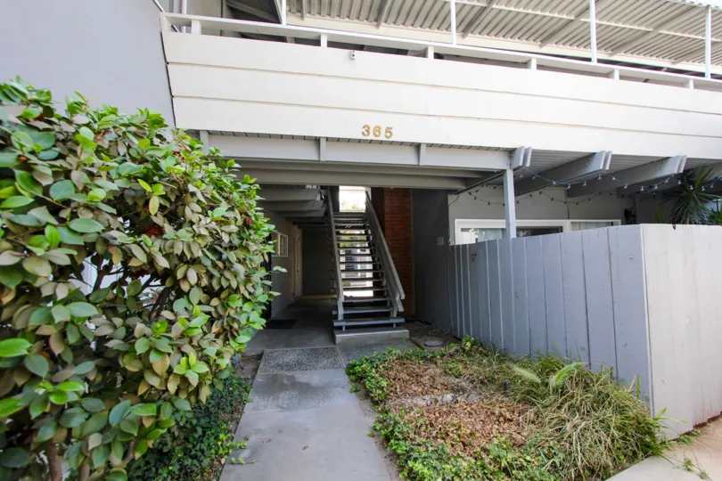 The address above the entrance into 356 Cliff Dr