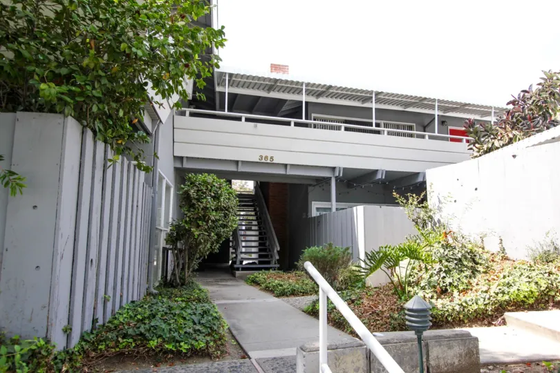 The entryway into 365 Hastings Ranch Rd in Pasadena, California